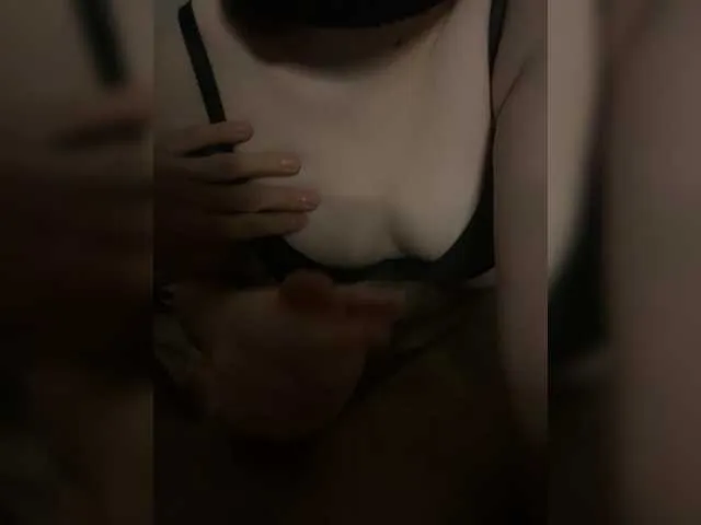 Anna-Max streaming now