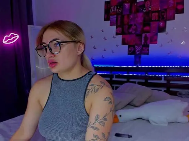 MikkiShows Image 19