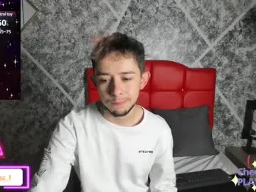 alecadrews_ Image 2