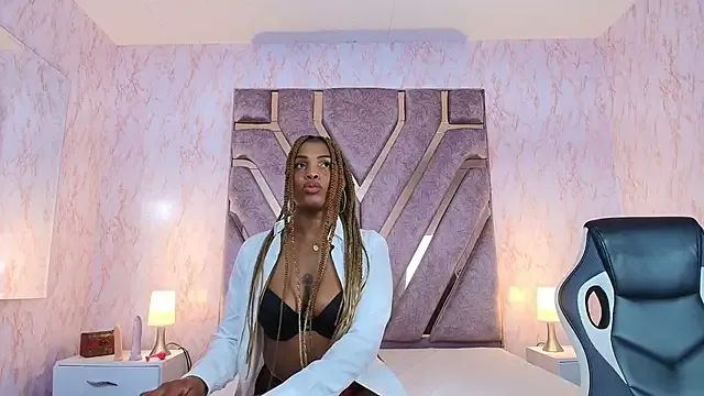 AuroraBrow live sex cam on Chatviper