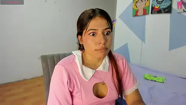 Carolina-petite Image 12