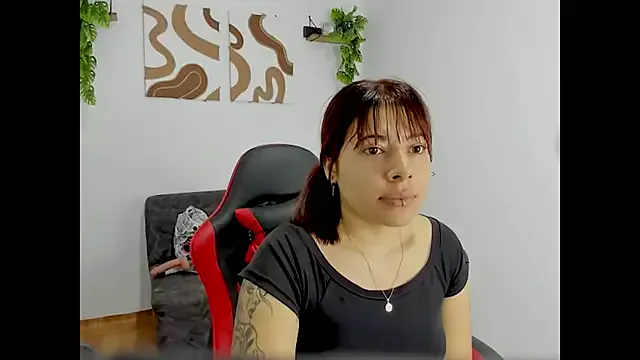 Carolina-petite Image 6