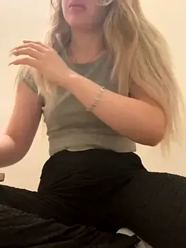 Holly-Glamour Image 17