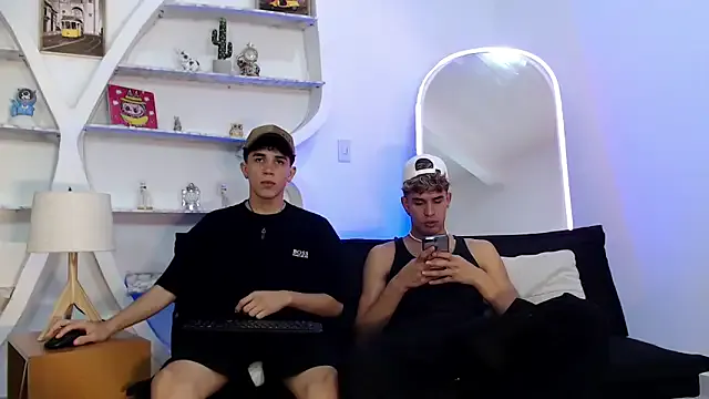 THREE_GUYS_HOT Image 7